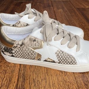 Steve Madden x Sister Studio LIMITED COLLAB sneakers